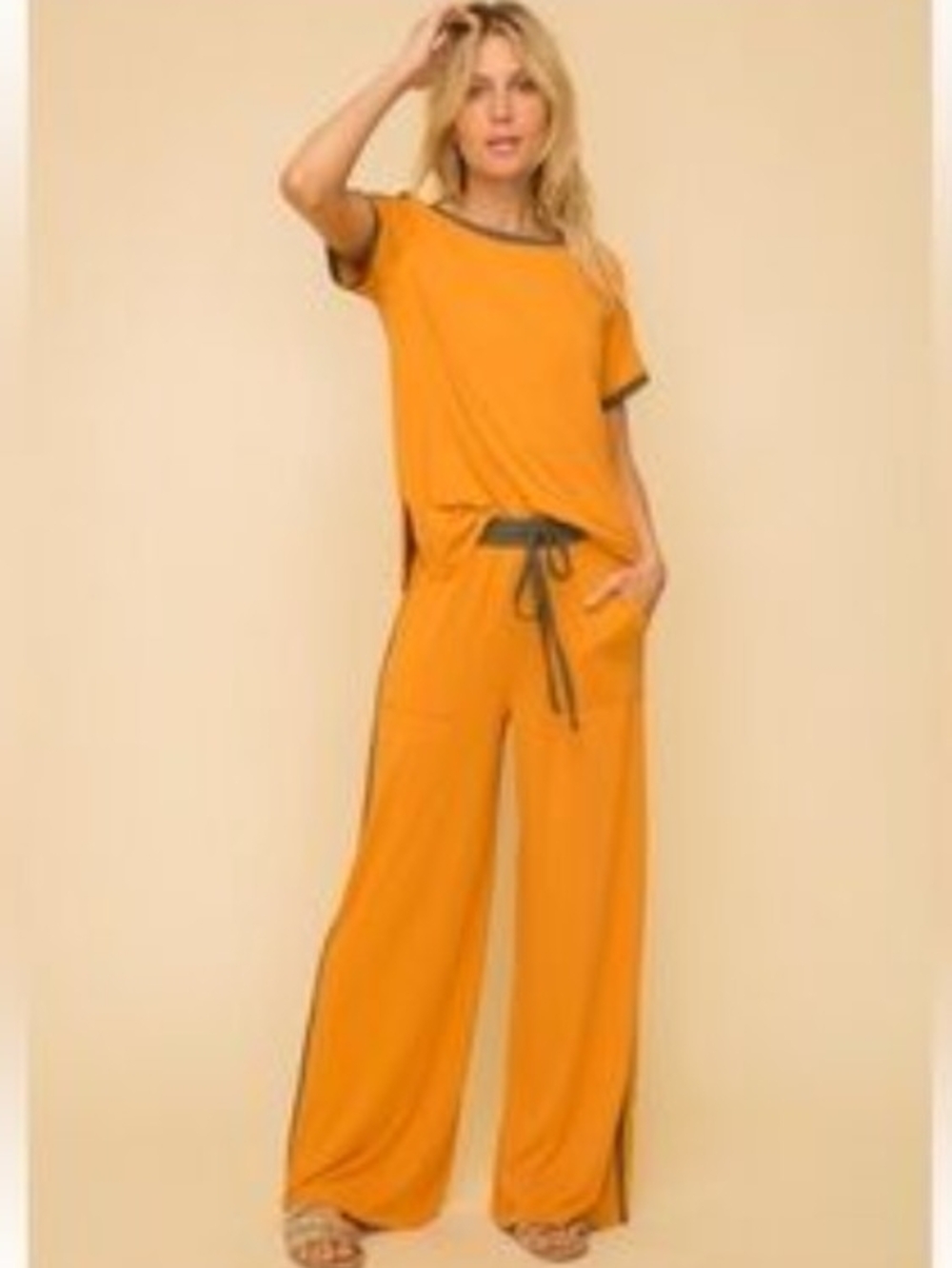 Hem & Thread Loung Set - Picture 2 of 16